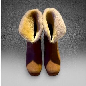 Ugg Thebes Women Clog: (WORN ONCE)